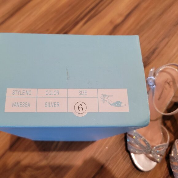 Shiny Shoes - Picture 4 of 4